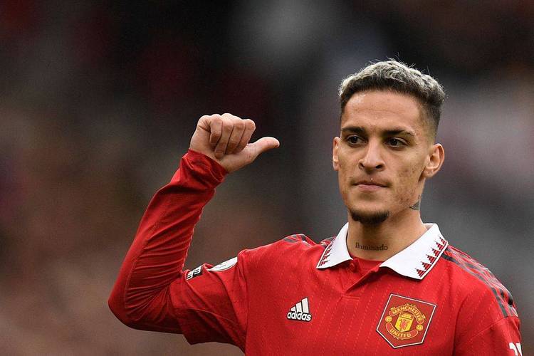 一脚要了曼联一个亿什么意思，一脚踢了曼联一个亿？